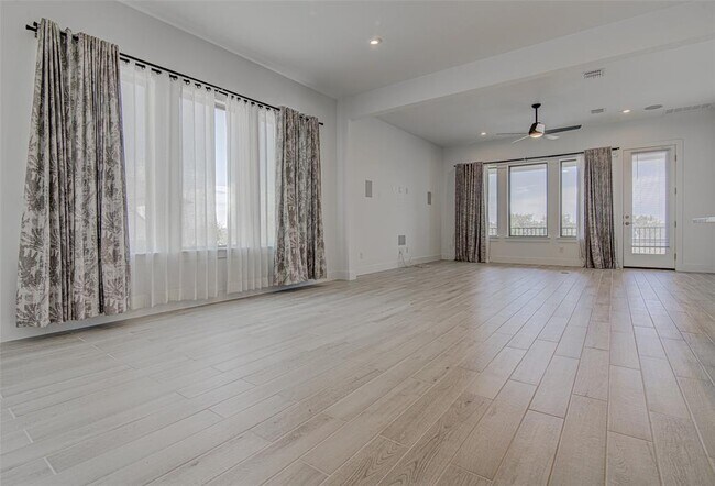Building Photo - 22300 Lago Lookout Ln