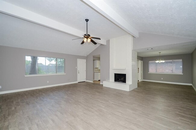 Foto del edificio - 8319 Bird Run Dr