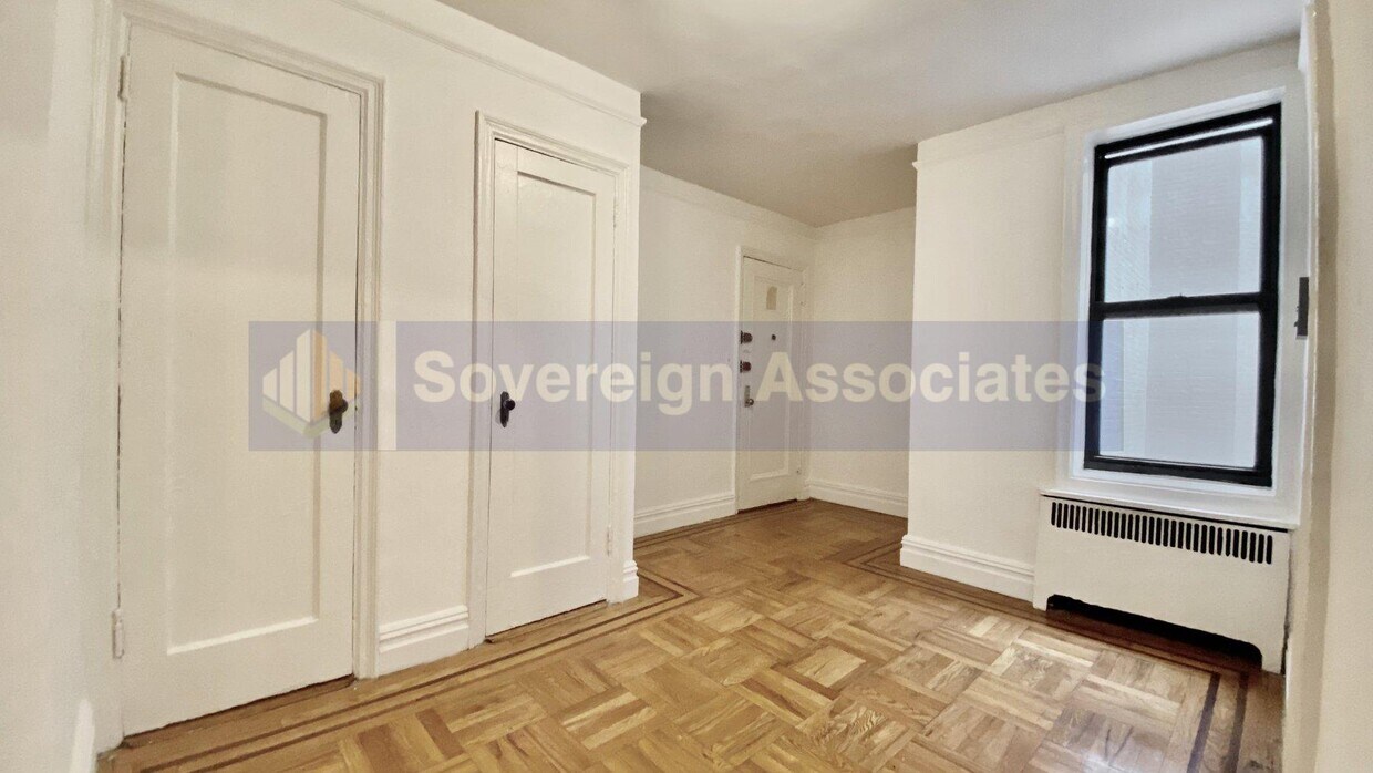 Primary Photo - Art-deco one bedroom unit