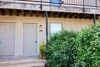 Building Photo - 1901 E Lindsey St