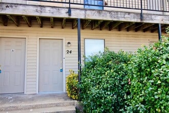Building Photo - 1901 E Lindsey St