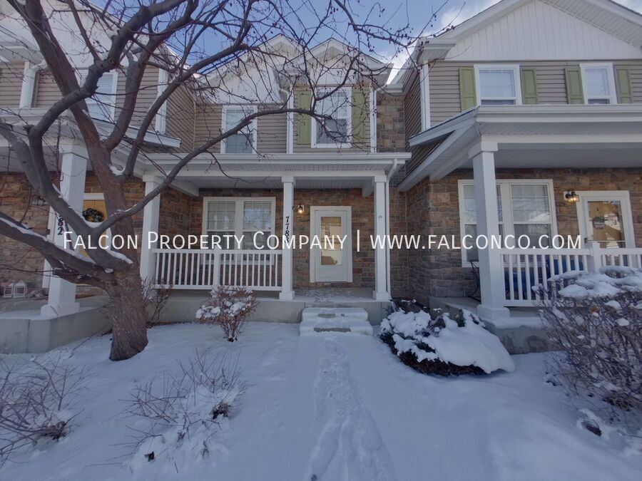 Primary Photo - Gorgeous Townhouse In Fountain! - Availabl...