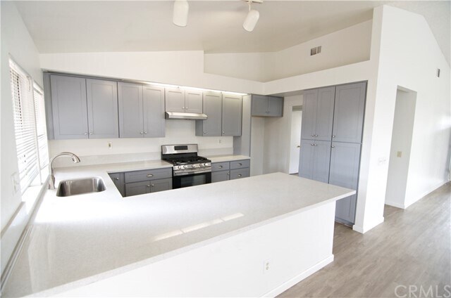 Building Photo - 39249 Dovetree Dr