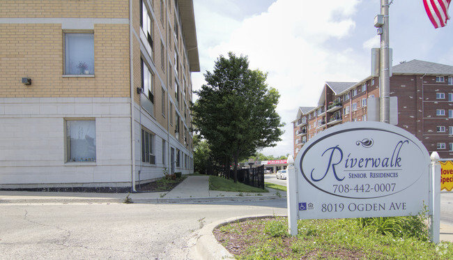 Foto del edificio - Riverwalk Senior Residences