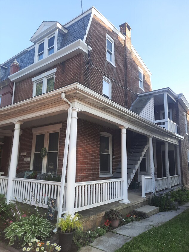 Primary Photo - 428 Main St