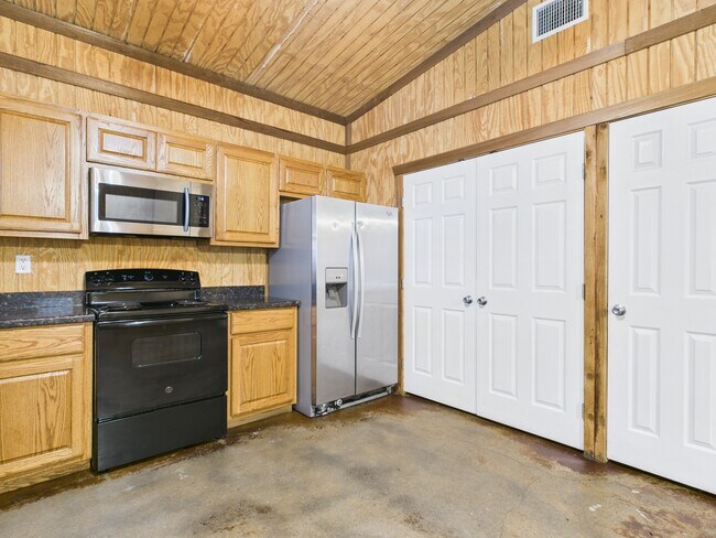 Foto del edificio - 5822 Leonard Rd