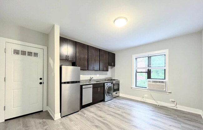 Building Photo - 437 W Belden