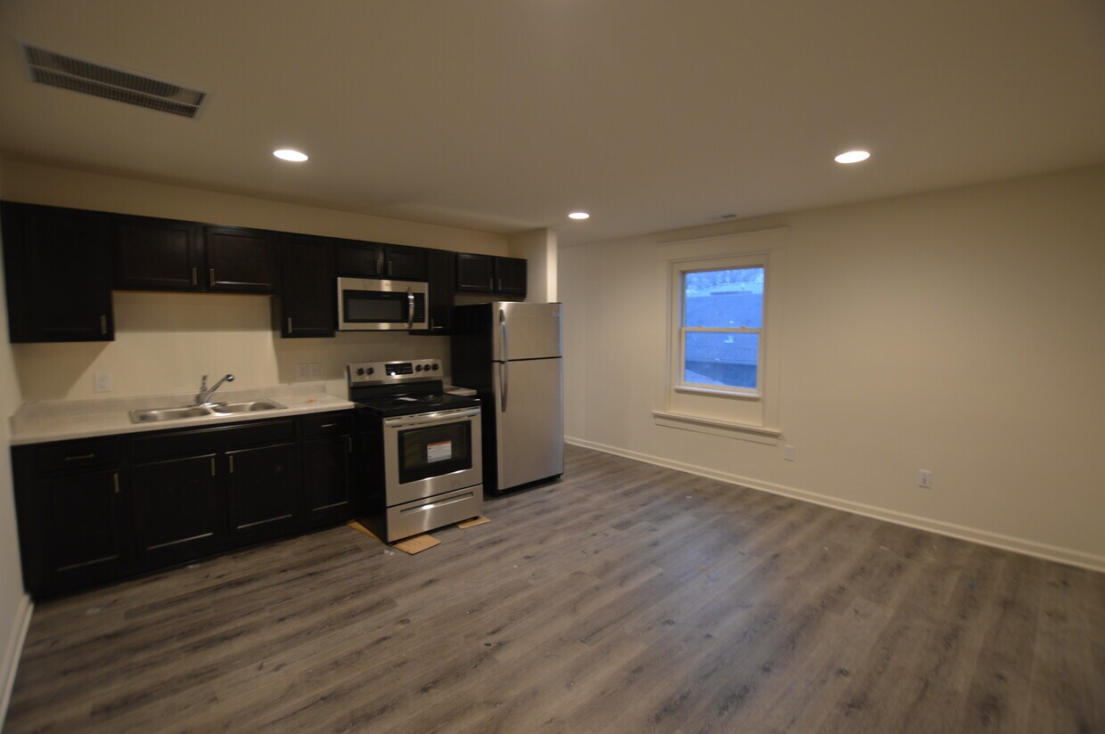 Building Photo - 1306 Woodlawn Ave