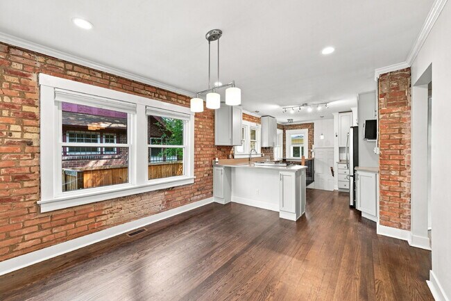 Building Photo - $3,395.95-  3 Bed, 2 Bath Home in Denver with Private Outdoor Area!