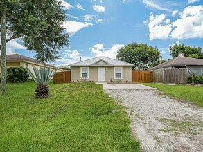 Building Photo - 1456 25th Ct SW