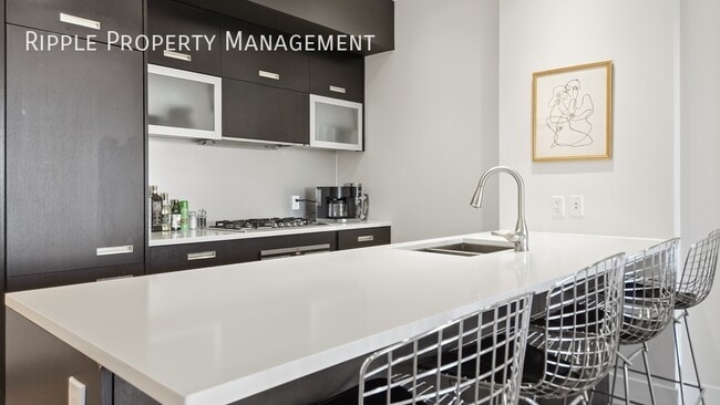 Building Photo - Fantastic 2 Beds+ Den, 2 Baths Apartment/C...