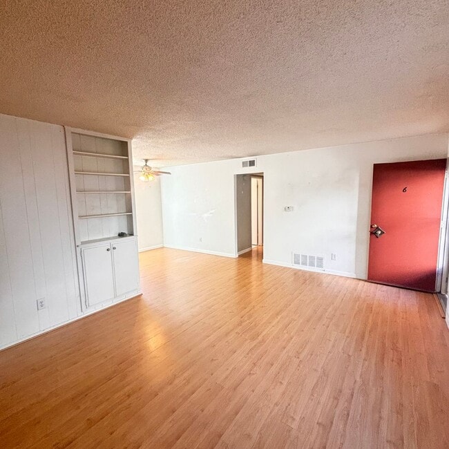 Building Photo - CHARMING PACIFIC BEACH 2BD/2BA CONDO! CLOSE TO THE BAY & OCEAN! Only $3,295/mo!