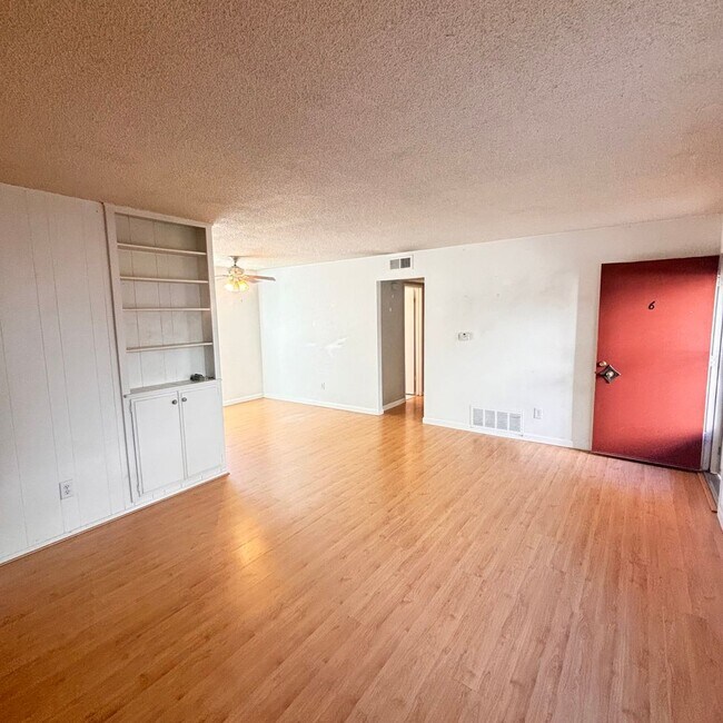 Foto del edificio - CHARMING PACIFIC BEACH 2BD/2BA CONDO! CLOSE TO THE BAY & OCEAN! Only $3,295/mo!