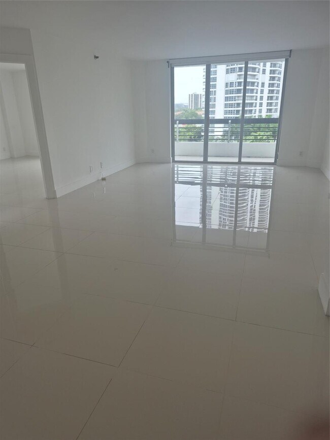Foto del edificio - 3600 Mystic Pointe Dr