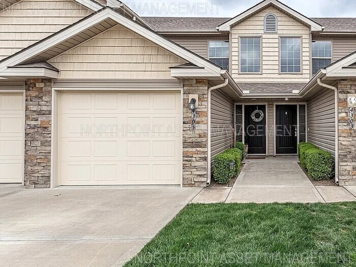 Primary Photo - 50% OFF 1st Month's Rent!