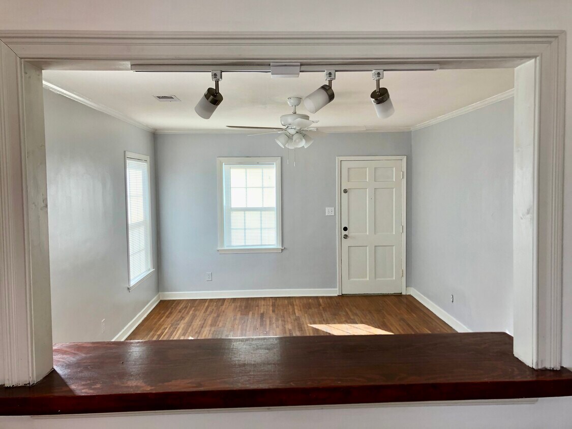 Primary Photo - 2584 Quail Ave
