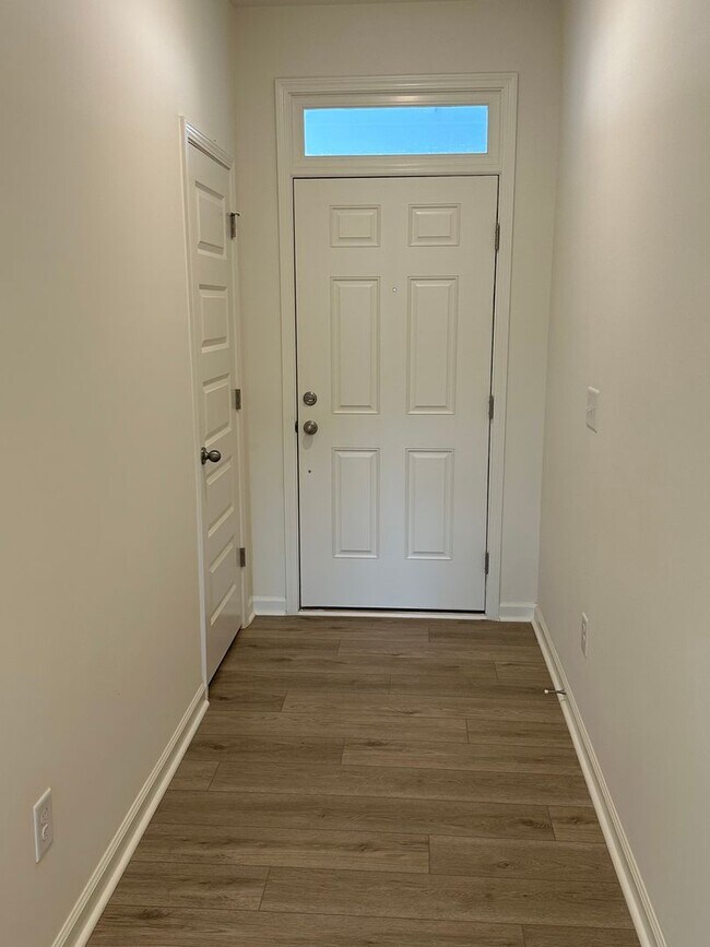Foto del edificio - 166 Parker Ln