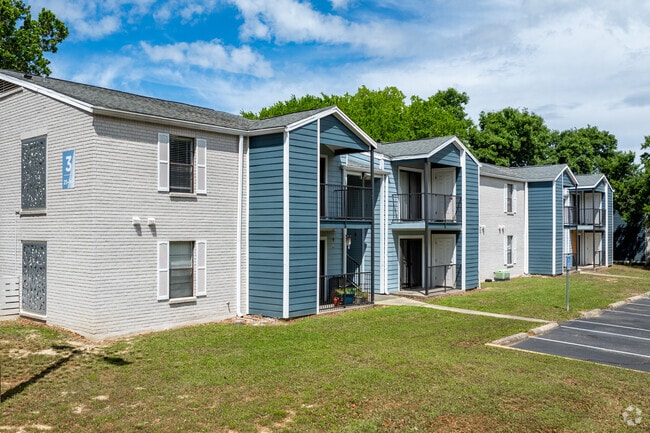 Building Photo - The Emory