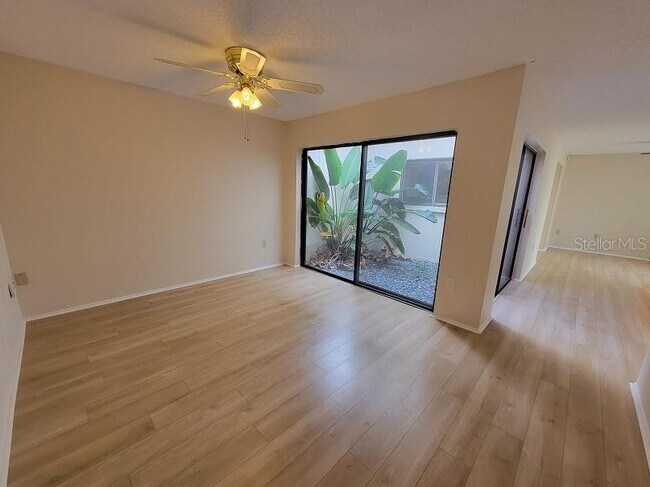 Building Photo - 4602 Somerset Pl
