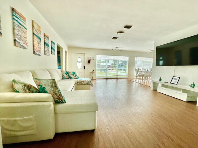 Building Photo - 133 NE 1st St