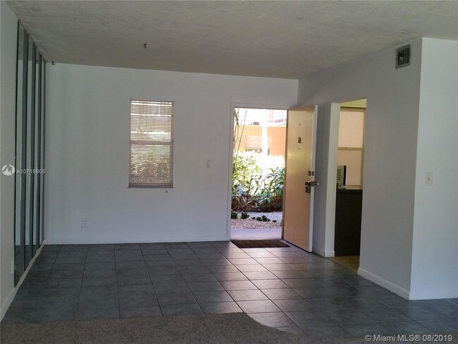 Foto del edificio - 2861 Somerset Dr