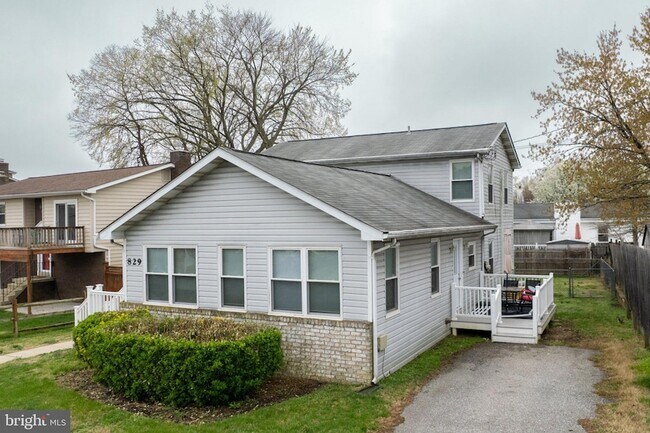 Building Photo - 829 Shore Dr