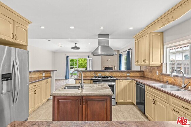 Foto del edificio - 5027 Ledge Ave