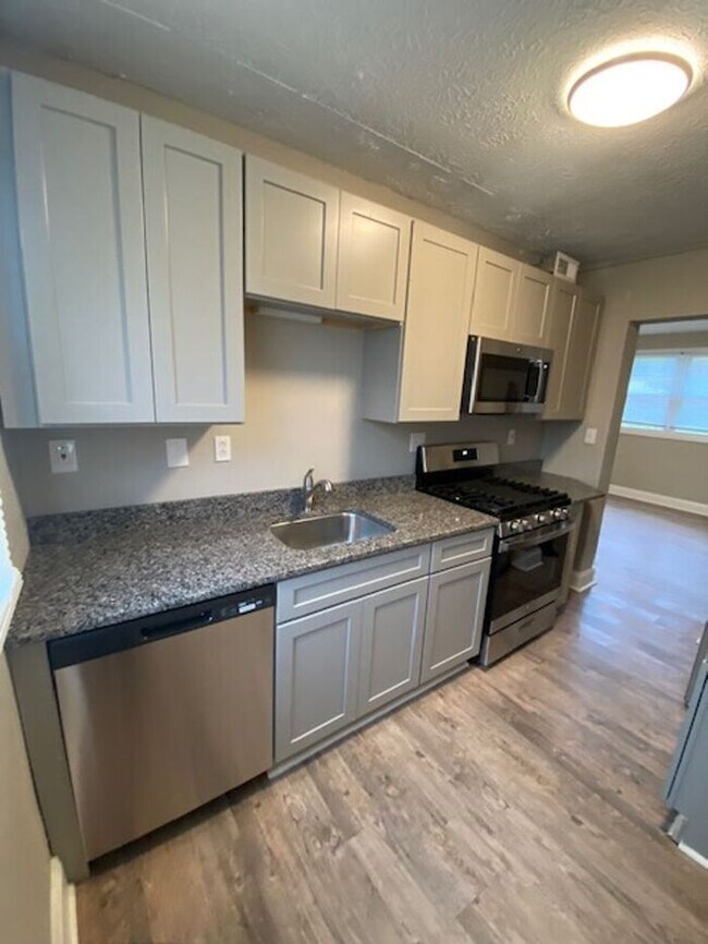 Foto del edificio - Fully Remodeled and Updated Apartments in ...