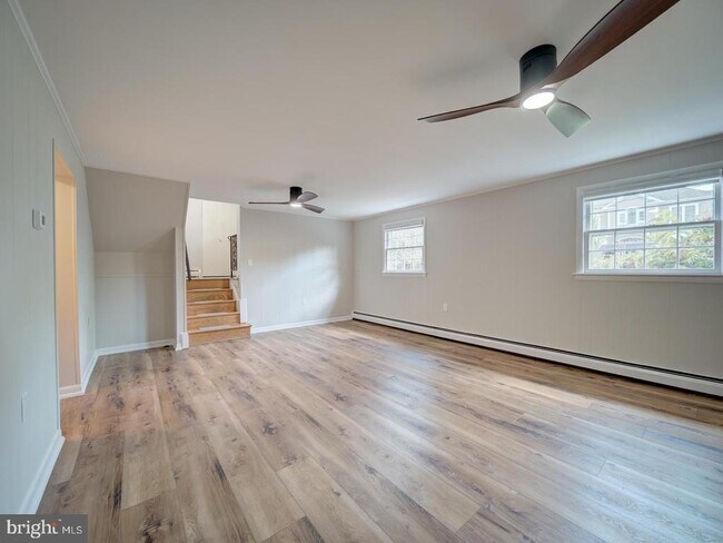 Building Photo - 705 Main Dr
