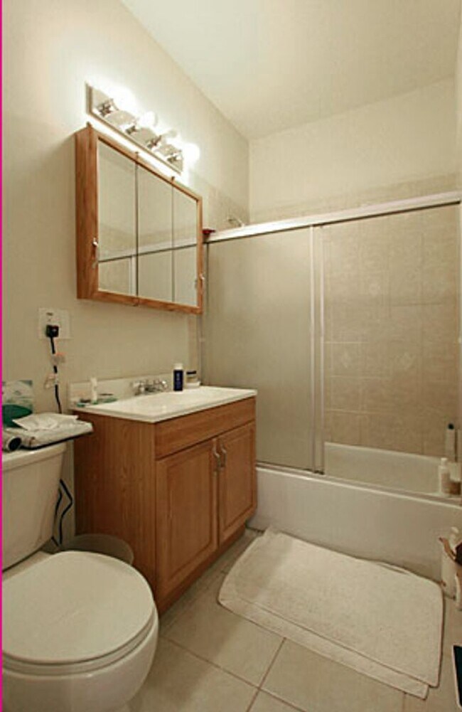 Building Photo - SHOWINGS: Thursday(12/14)5:30pm-6pm Large ...