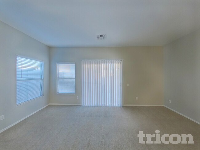 Foto del edificio - 42756 W Elizabeth Ave