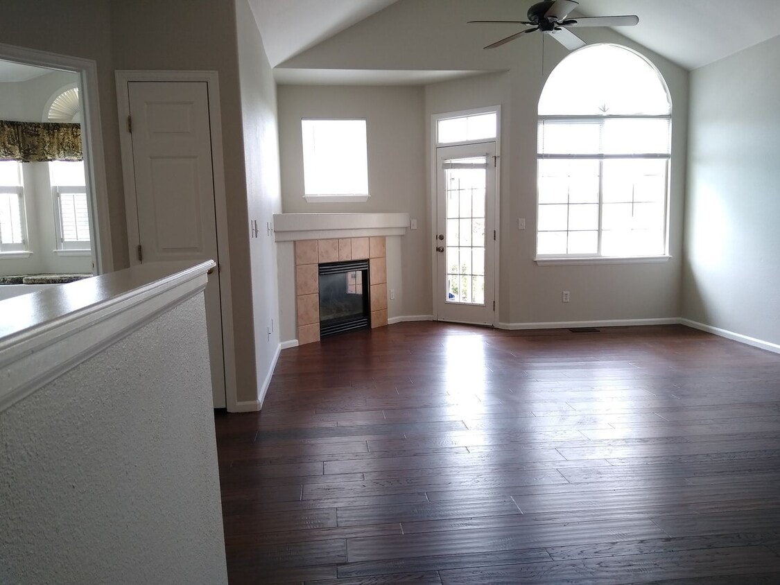 Primary Photo - Stunning Highlands Ranch Townhome