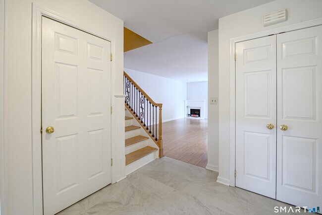 Foto del edificio - 42 Monticello Dr