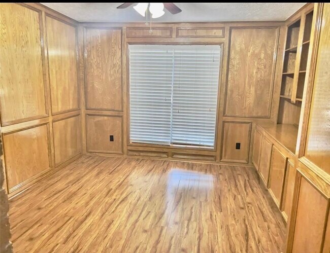 Foto del edificio - 22527 Wildwood Grove Dr