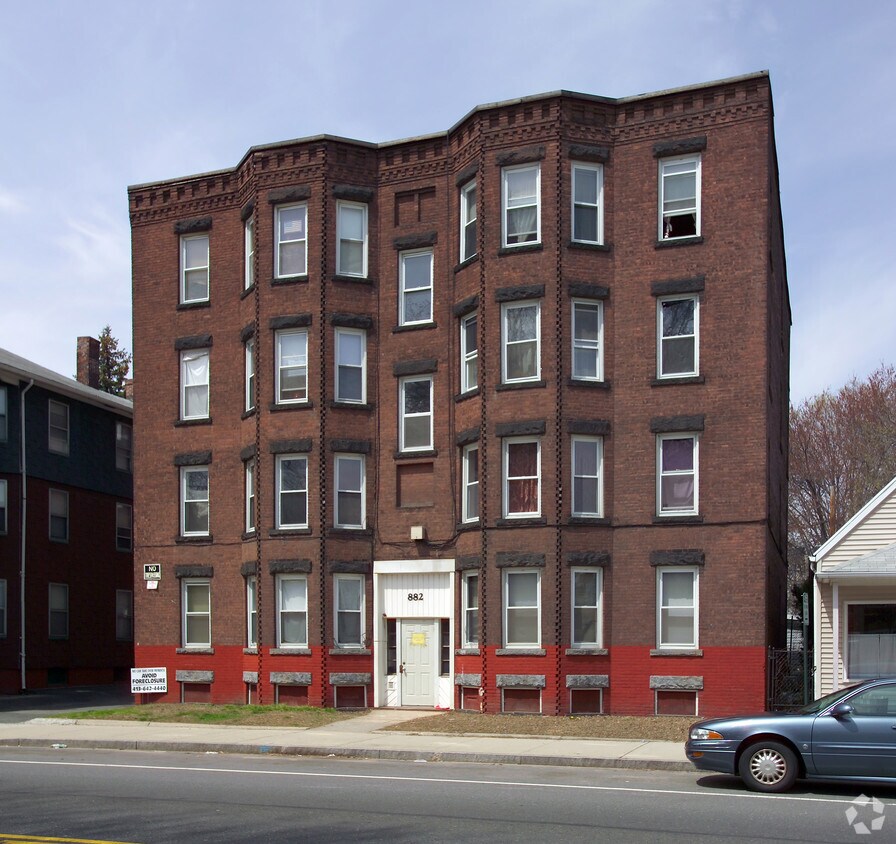 Building Photo - 882 Chicopee St
