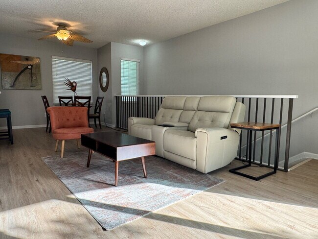 Building Photo - Las Palmas 1BR | 1BA | 1 Car