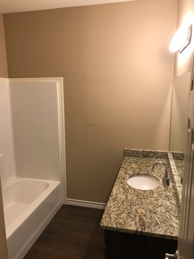 Building Photo - 604 Pecan Ct
