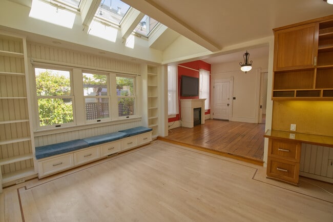 Building Photo - 2033 Hearst Ave