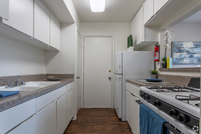 2HAB, 1BA - 828 ft² Premium - Donovan Village Apartments