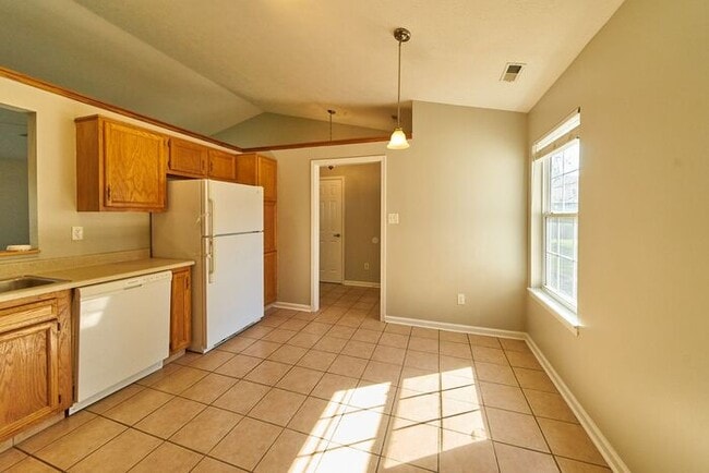 Building Photo - 3 Bedroom 2 Full Bath In Peaceful Franklin...