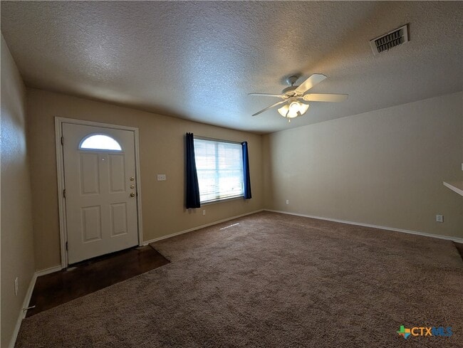 Foto del edificio - 1013 Misty Acres Dr