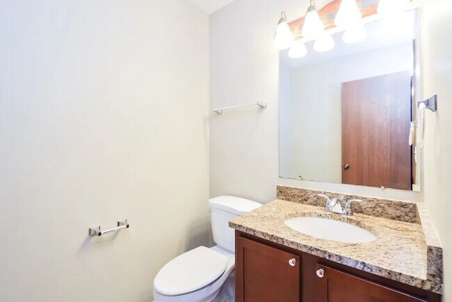 Foto del edificio - 780 Orchid Ln