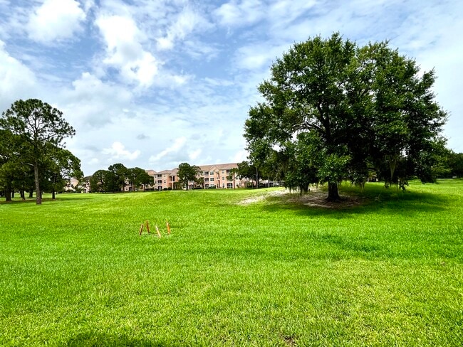 Building Photo - 14037 Fairway Island Dr
