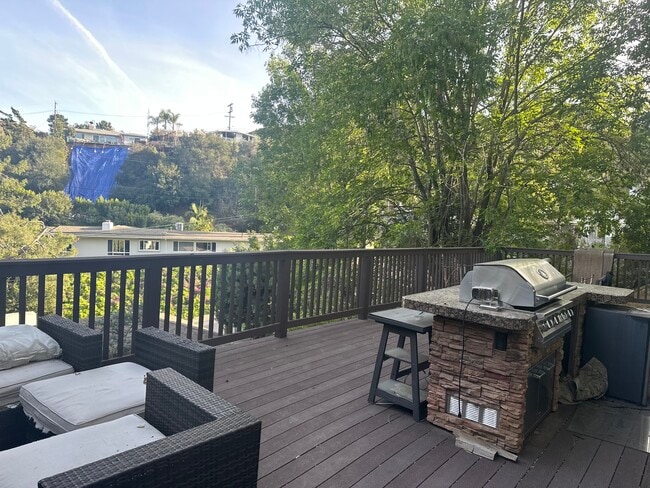 Huge deck area for gas bbq , relaxing etc. - 2300 Sunset Heights Dr