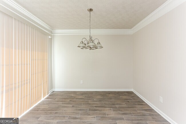 Building Photo - 6621 Ivy Log Dr SW