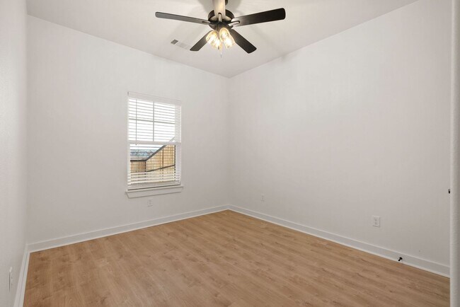 Building Photo - 8700 Cantera Dr