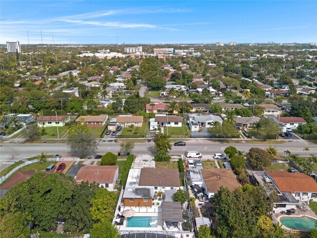 Foto del edificio - 920 NE 159th St