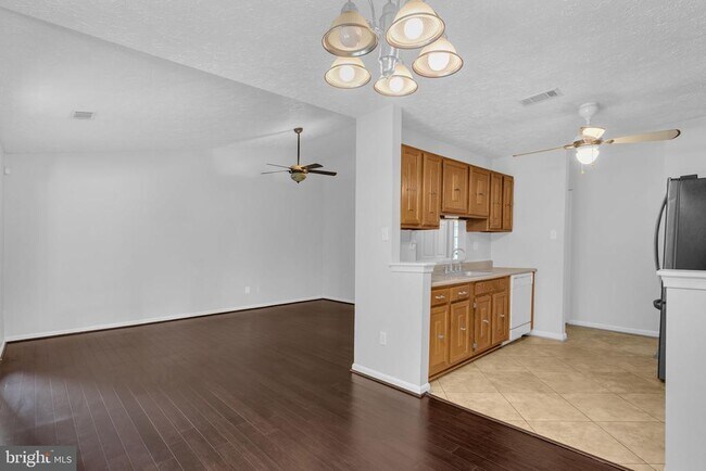 Building Photo - 2124 Duchy Ct