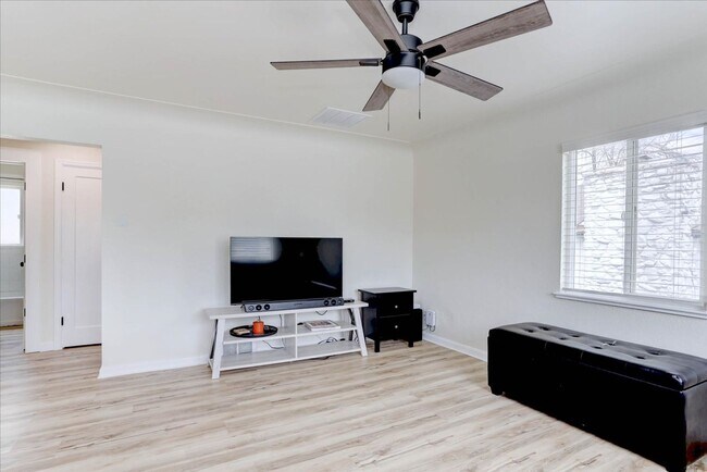 Foto del edificio - 361 N Raleigh St