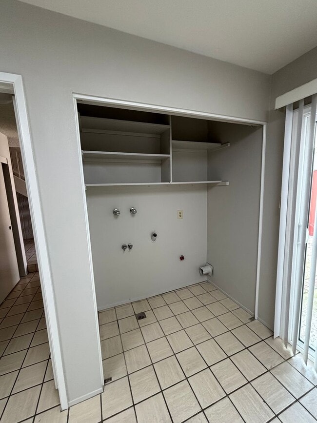 Foto del edificio - For Lease – Spacious 3 Bedroom Townhome in La Mirada